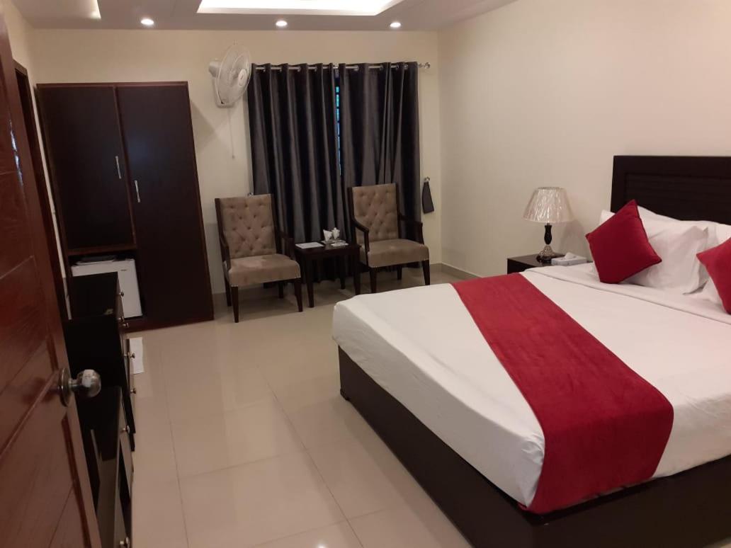 Hotel Noor Plaza Лахор Номер фото