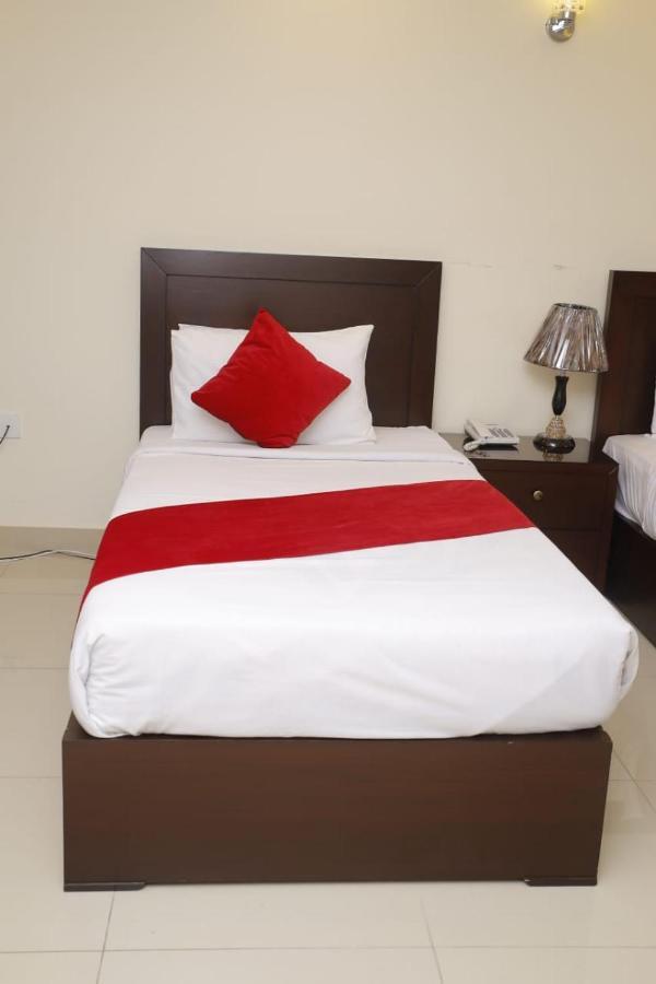 Hotel Noor Plaza Лахор Экстерьер фото