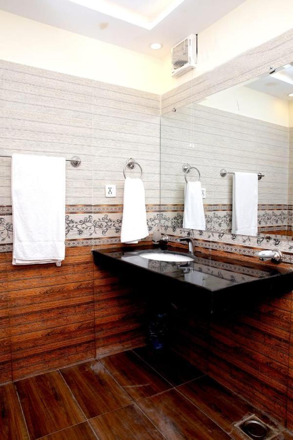 Hotel Noor Plaza Лахор Экстерьер фото